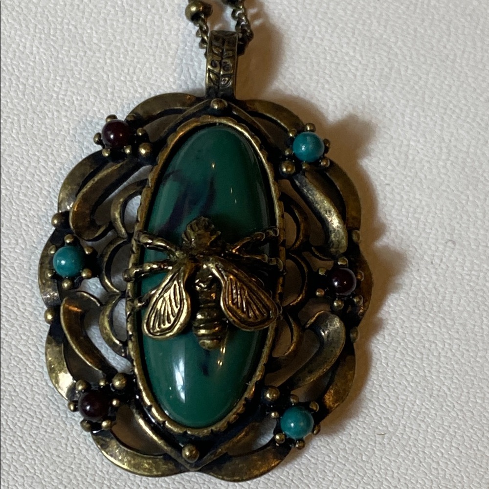 Stamp 10 Bee  necklace - Picture 2 of 5